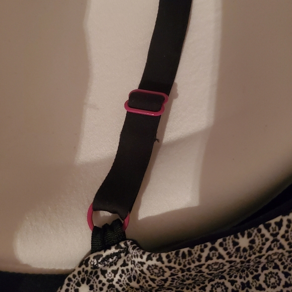 Bra NWOT 38D Maidenform underwire padded black & white design, purple adjustors - Picture 4 of 4